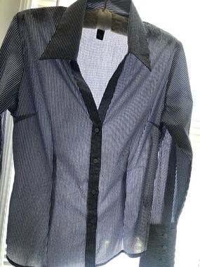 Pinstriped fitted blouse